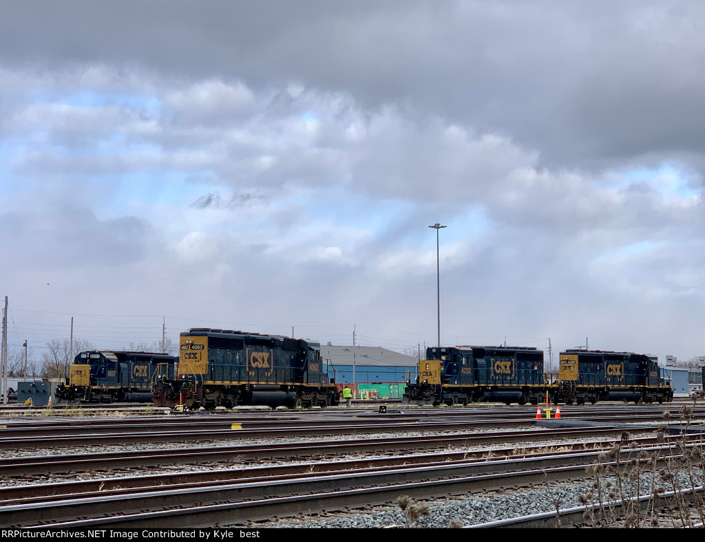 4 CSX EMD in Frontier yard